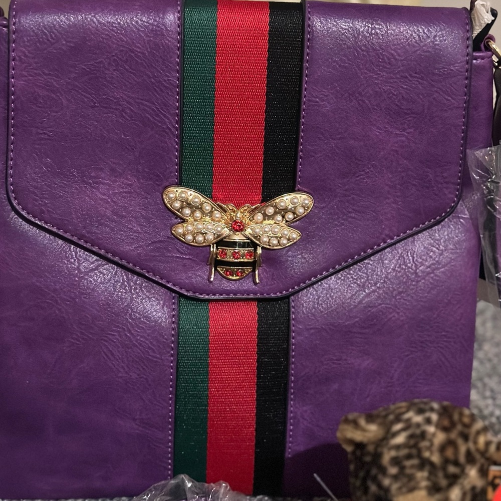 NWT: Queen Bee pocketbook/ crossbody collection